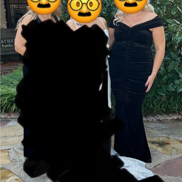 Fashion Nova Black One-Shoulder Velvet Ruched Gown - Picture 2 of 3